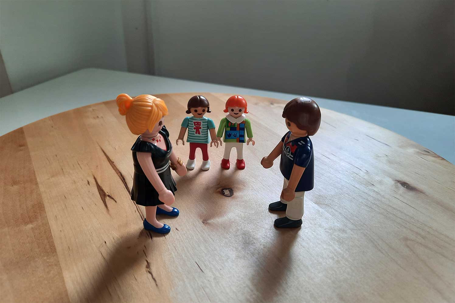 Spielfiguren einer Familienaufstellung